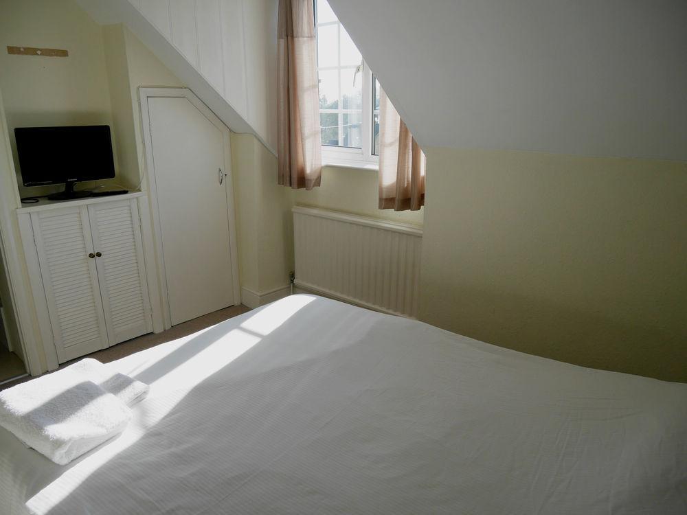 The Saracens Head 3*