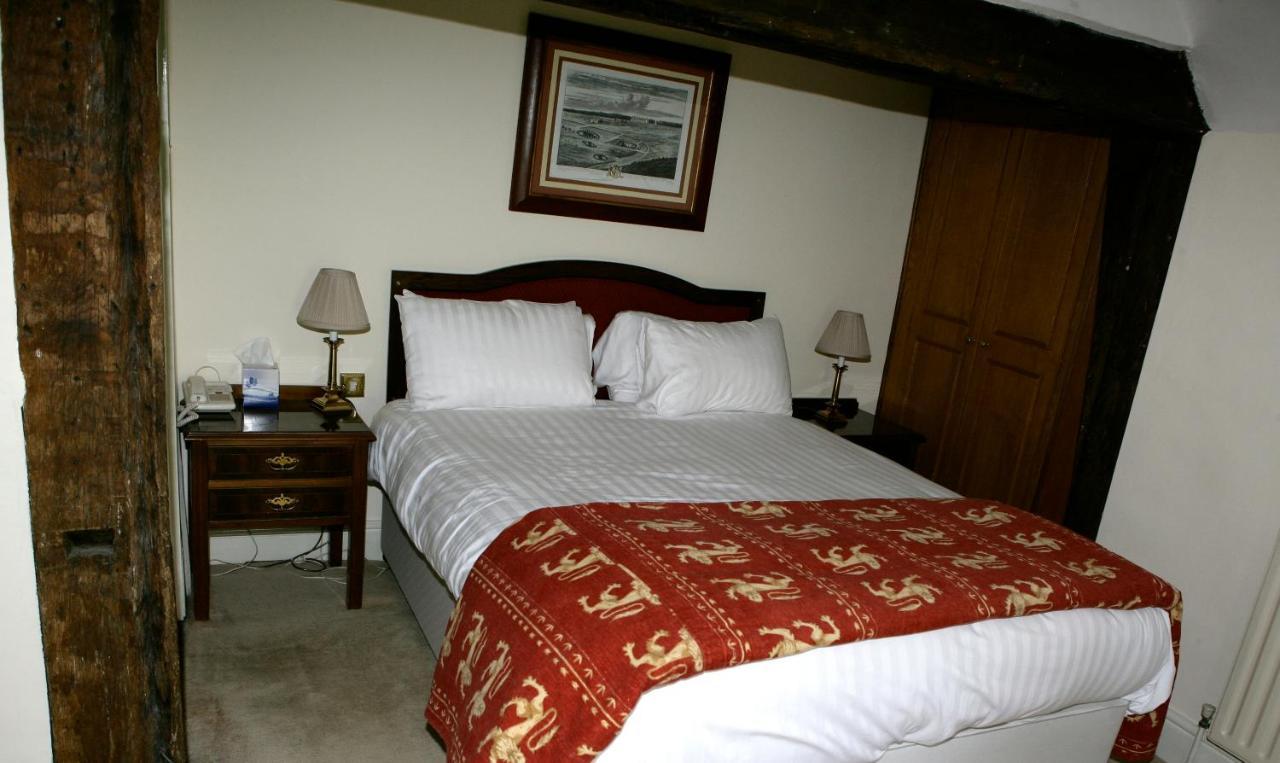 The Saracens Head 3*